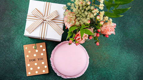 amazing cake and flower combinations for your loved ones