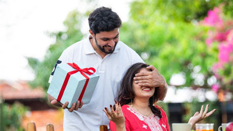 What Do Most Couples Forget While Planning Their Anniversary Gifts?