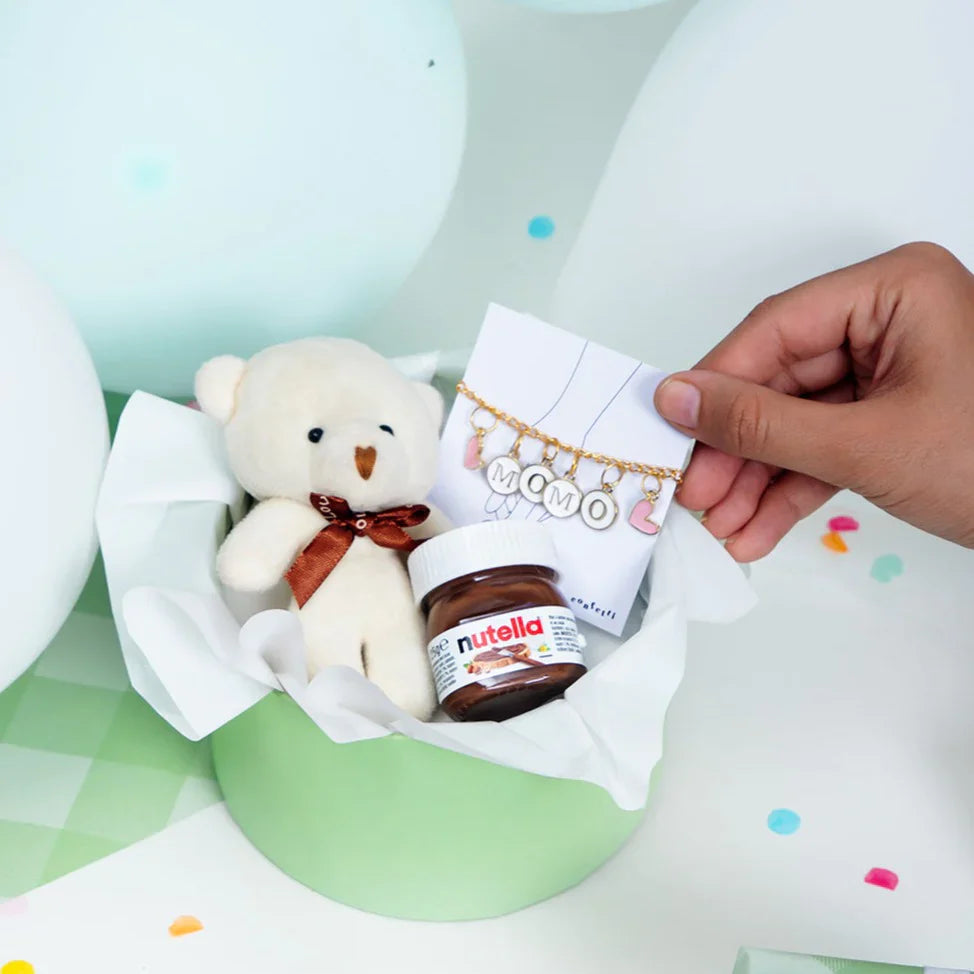 Cakes & Bouquet by Confetti