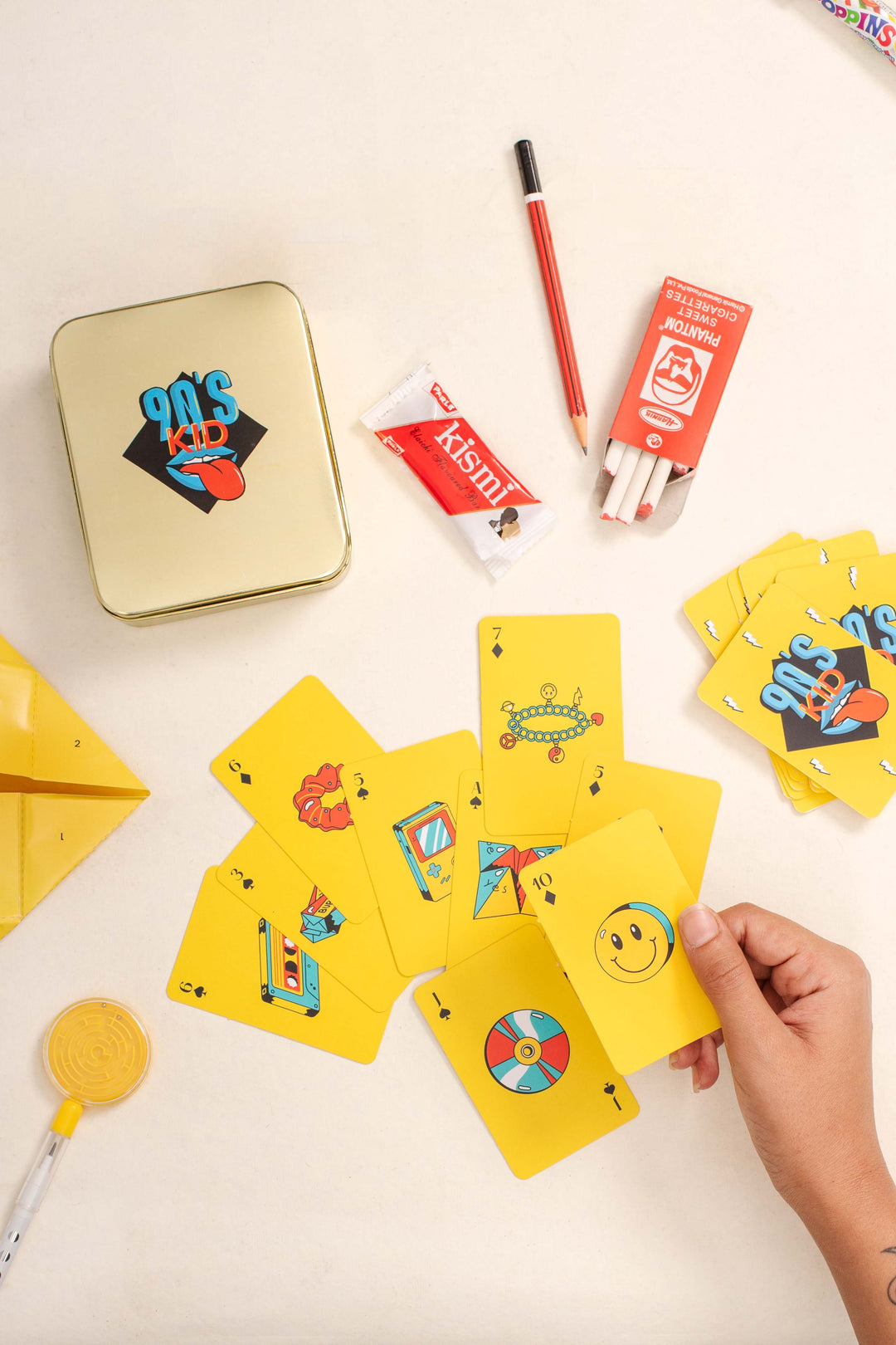 90s-kid-playing-cards-from-confetti-gifts